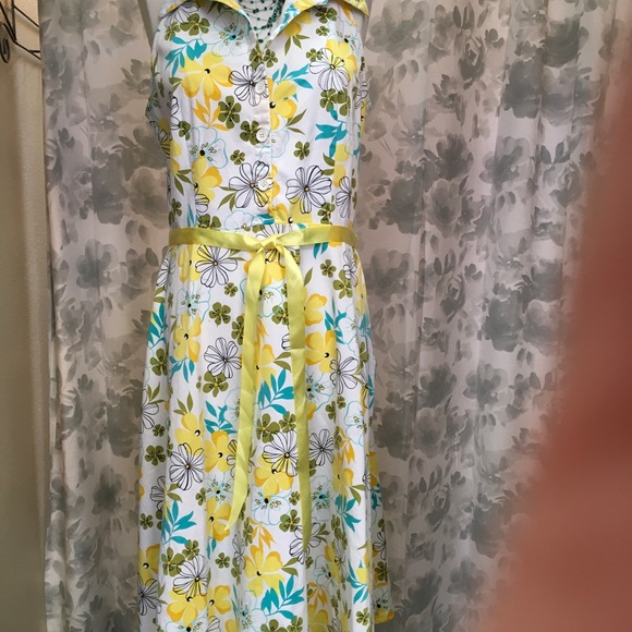 Scarlett Yellow - Floral Dress 11/12. Button front. Tie Belt Waist. Collar - Picture 1 of 6